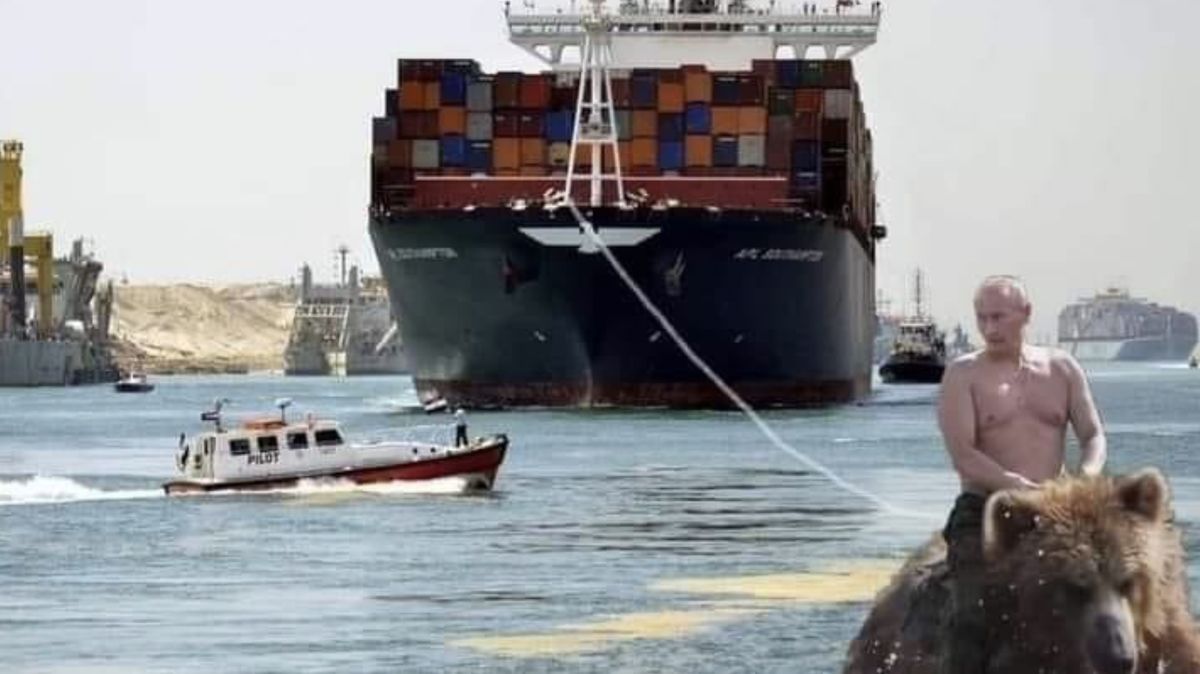 Zablokovaný Suez v několika vteřinách. Jak zaseklá loď bavila internet